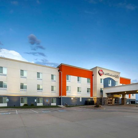 Best Western Plus Pratt Hotel Exterior foto