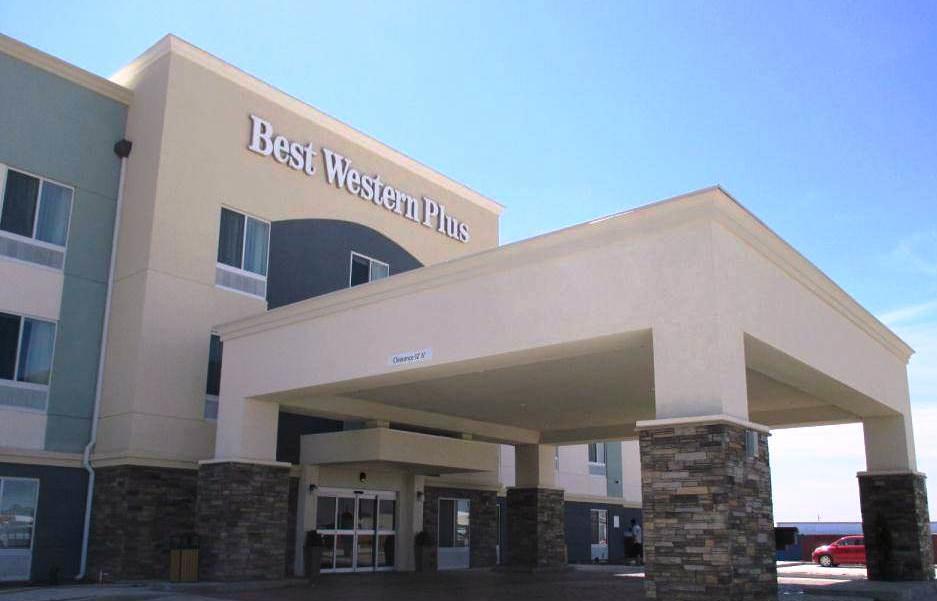 Best Western Plus Pratt Hotel Exterior foto